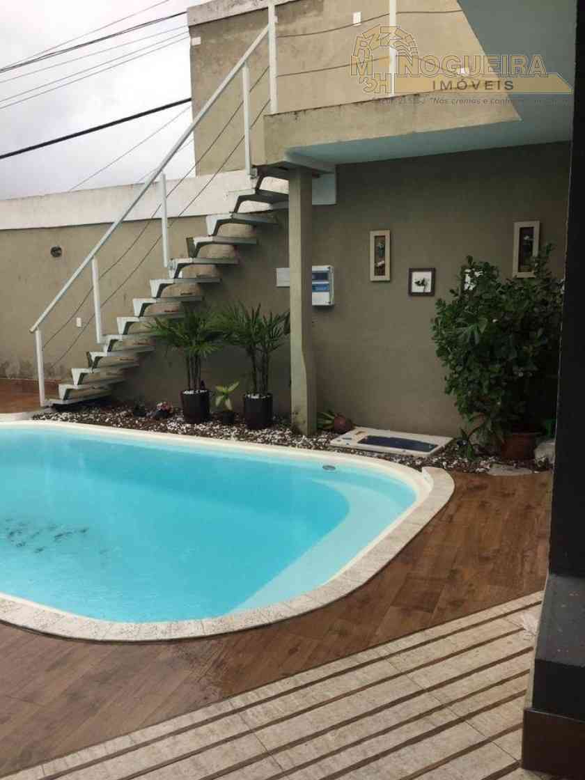 Casa em Arujá com piscina