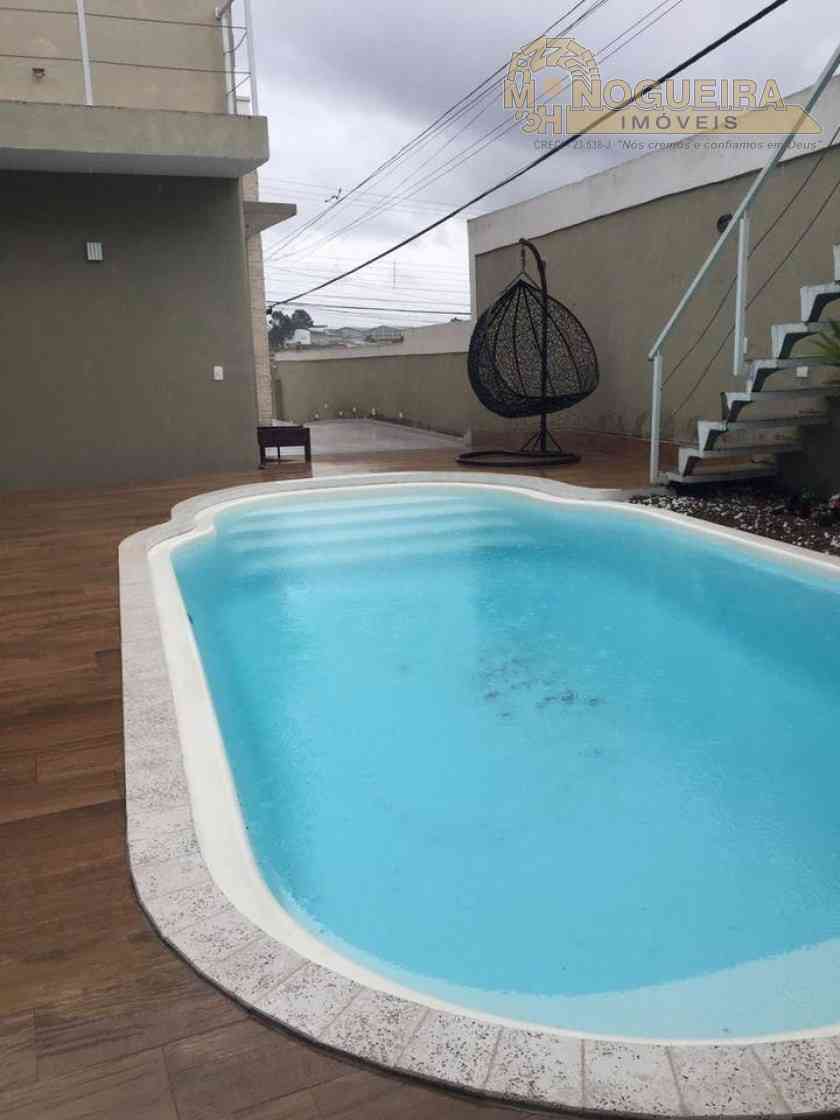 Casa em Arujá com piscina