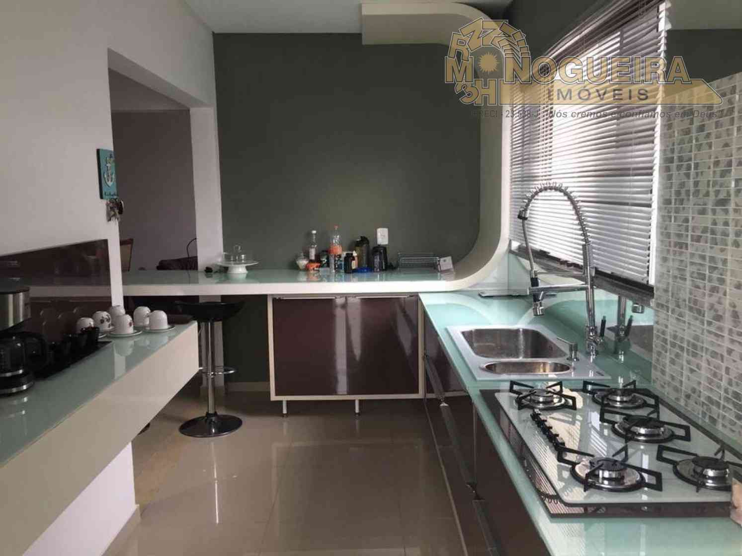 Casa em Arujá com piscina