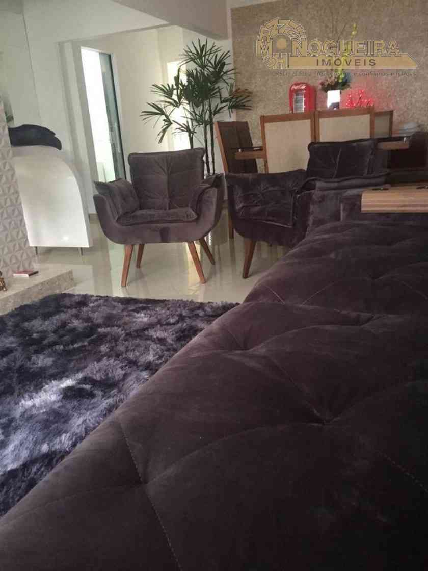 Casa em Arujá com piscina