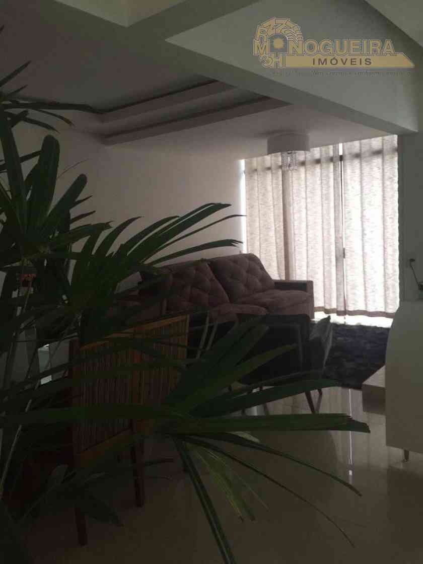 Casa em Arujá com piscina