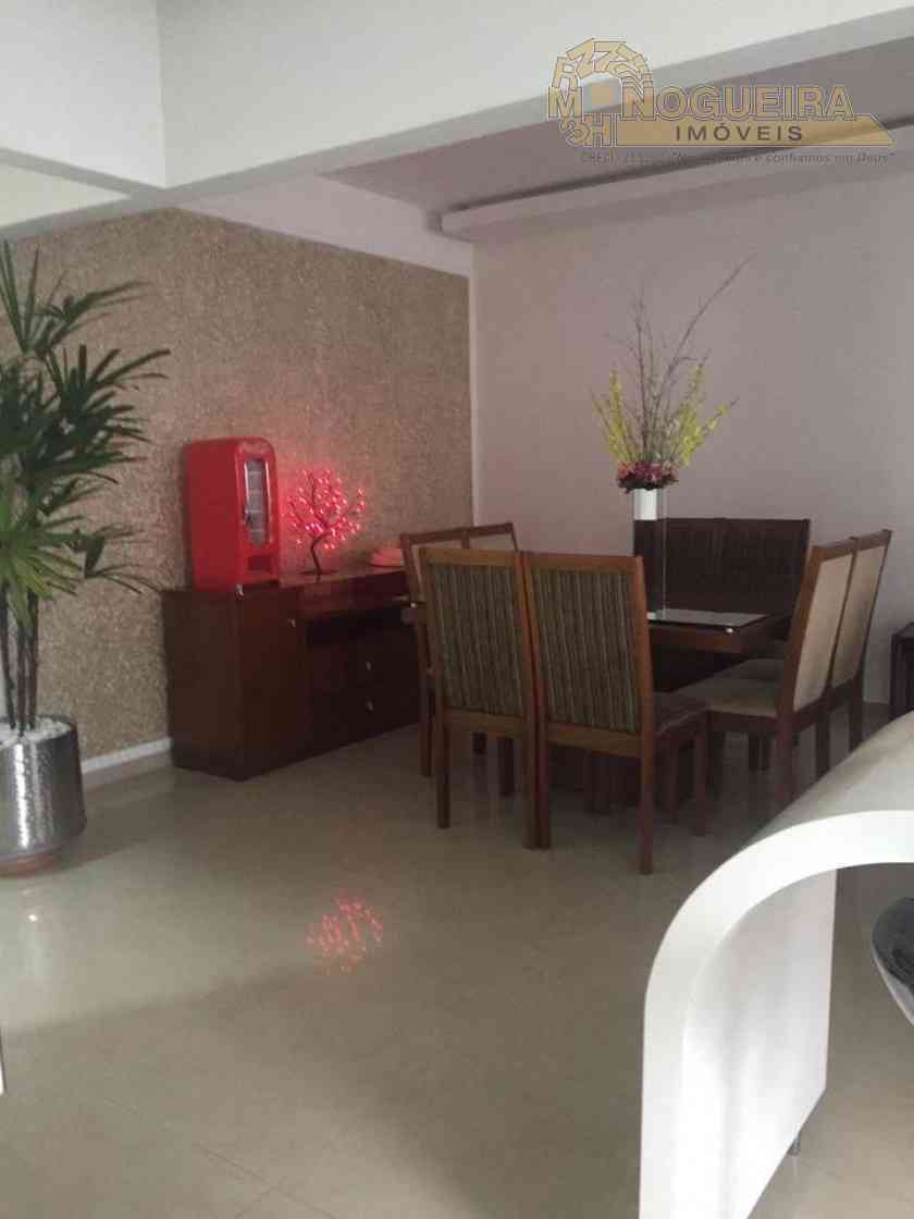 Casa em Arujá com piscina