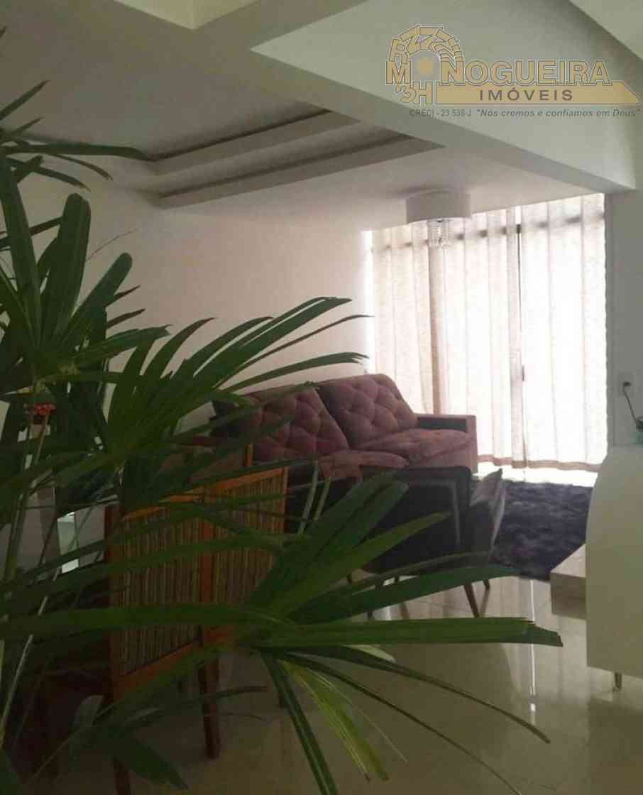 Casa em Arujá com piscina