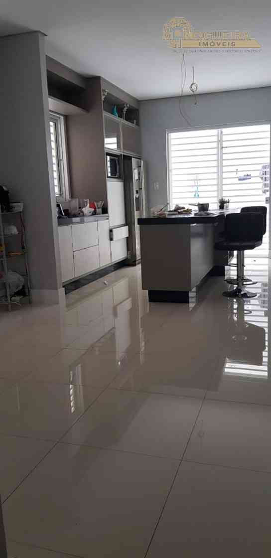 Sobrado 4 Dormitórios c/ 1 Suíte - Condomínio Haroldo Veloso