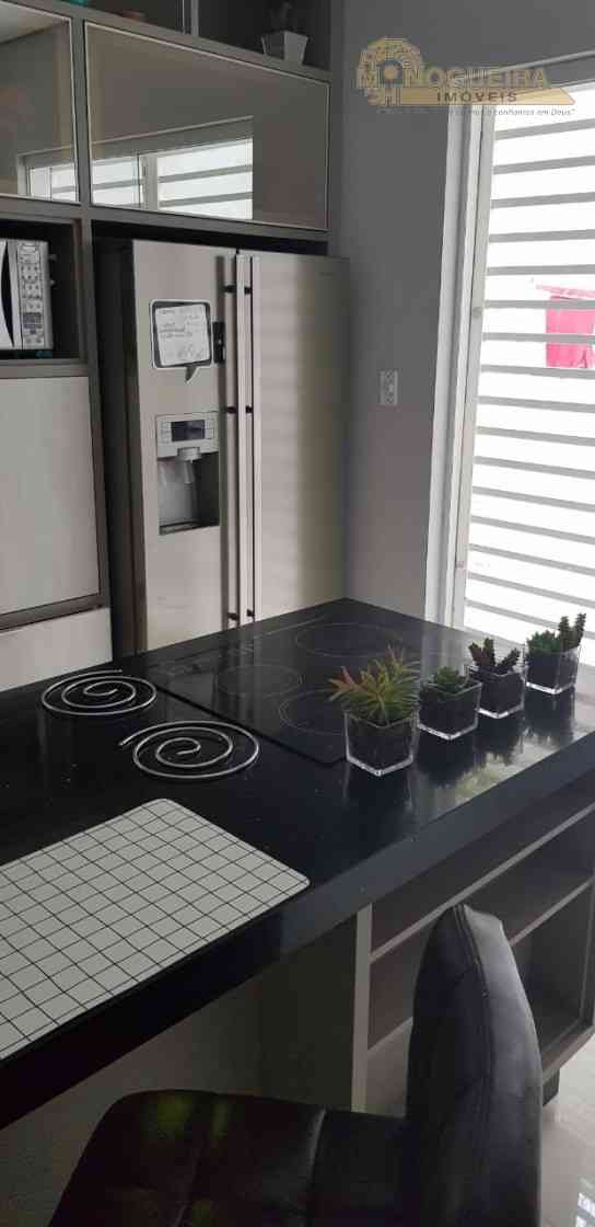 Sobrado 4 Dormitórios c/ 1 Suíte - Condomínio Haroldo Veloso