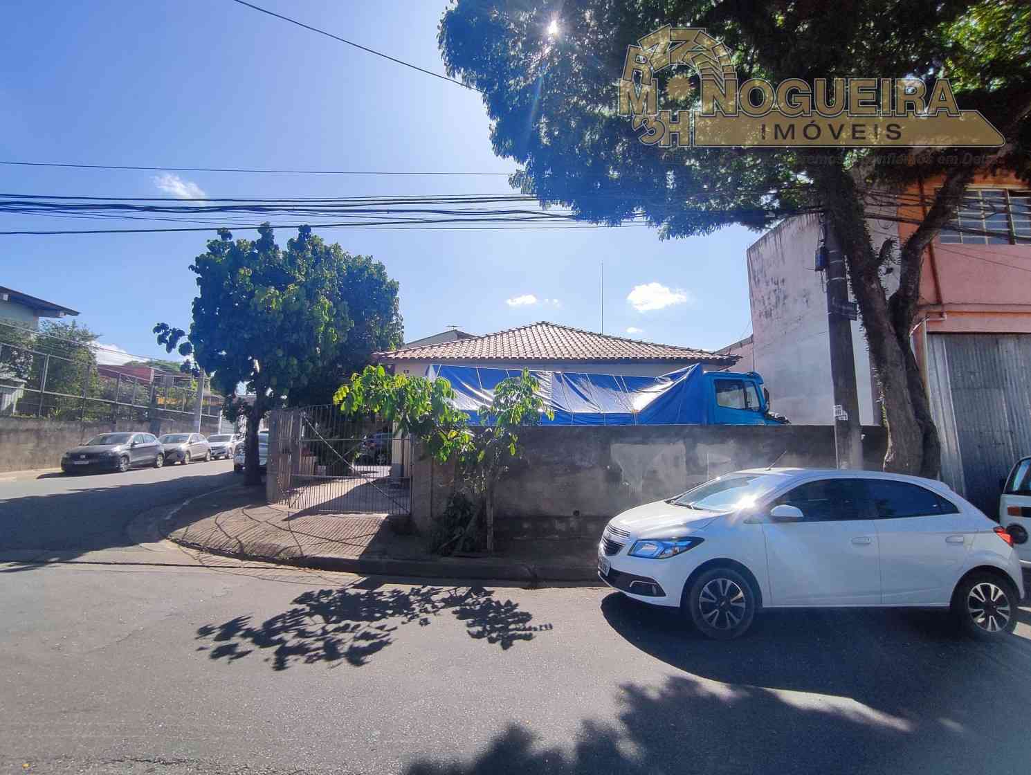 Ótimo terreno com  Casa antiga