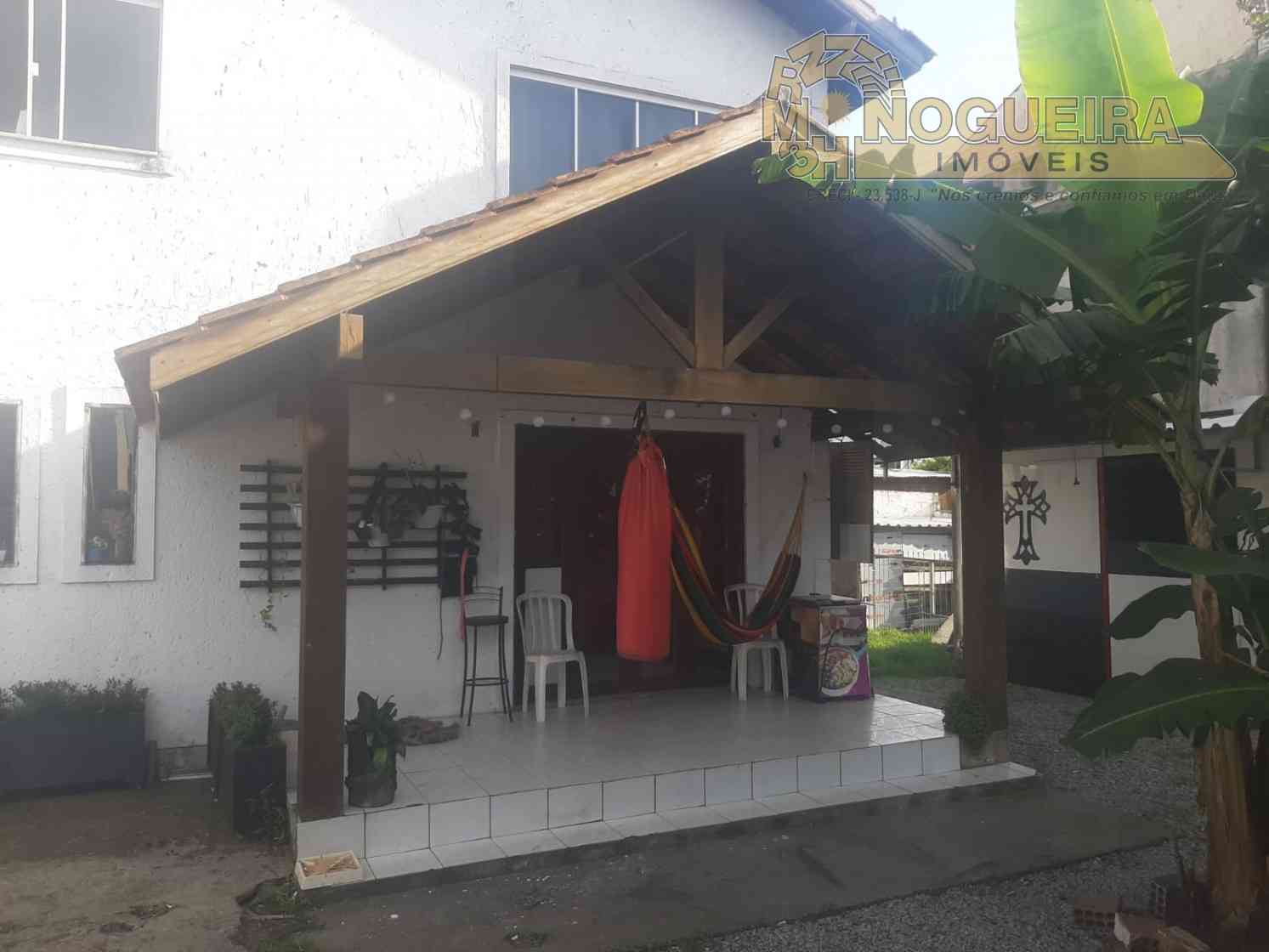 Sobrado 3 Dormitórios com 1 Suíte - Rio Vermelho - Santa Catarina