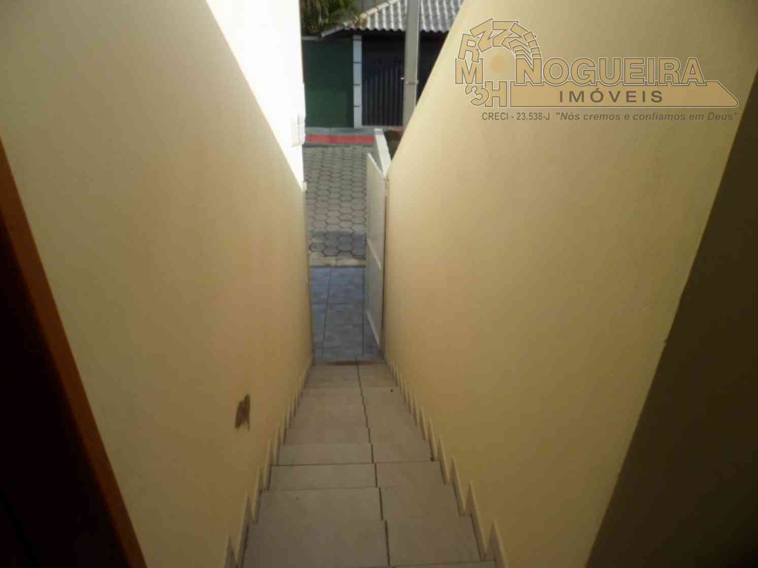 Sobrado 3 Dormitórios com 1 Suíte - Rio Vermelho - Santa Catarina