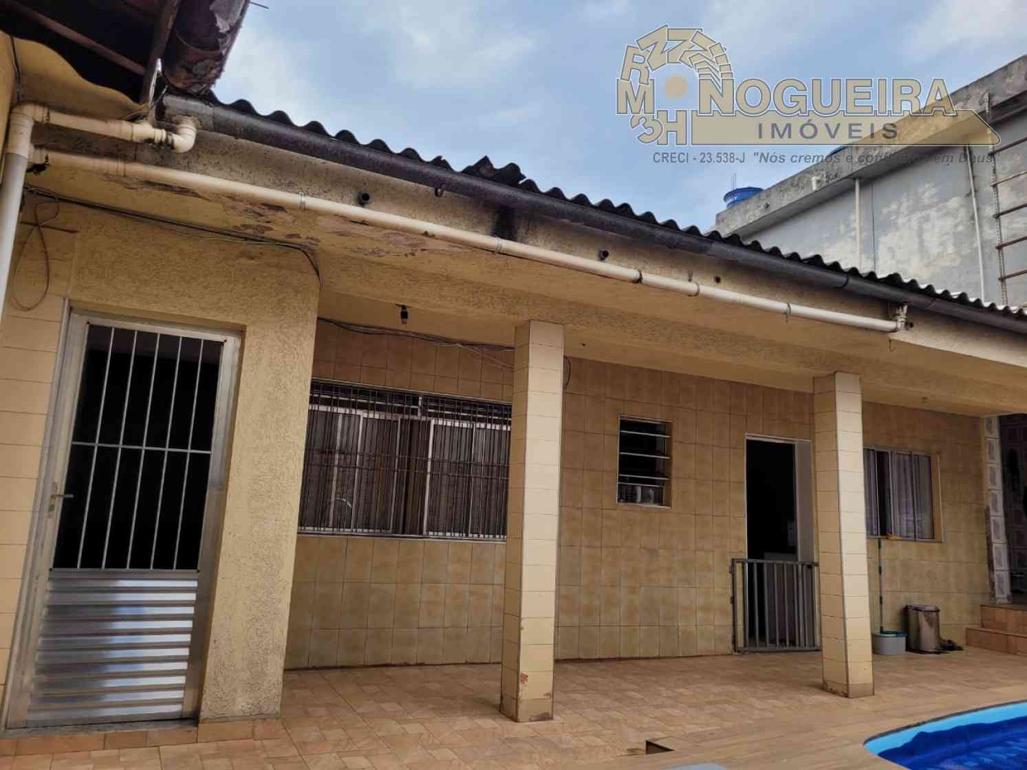 Otima casa assobrada com piscina no Jardim das Nações