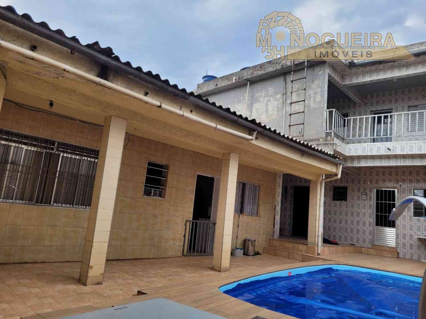 Otima casa assobrada com piscina no Jardim das Nações