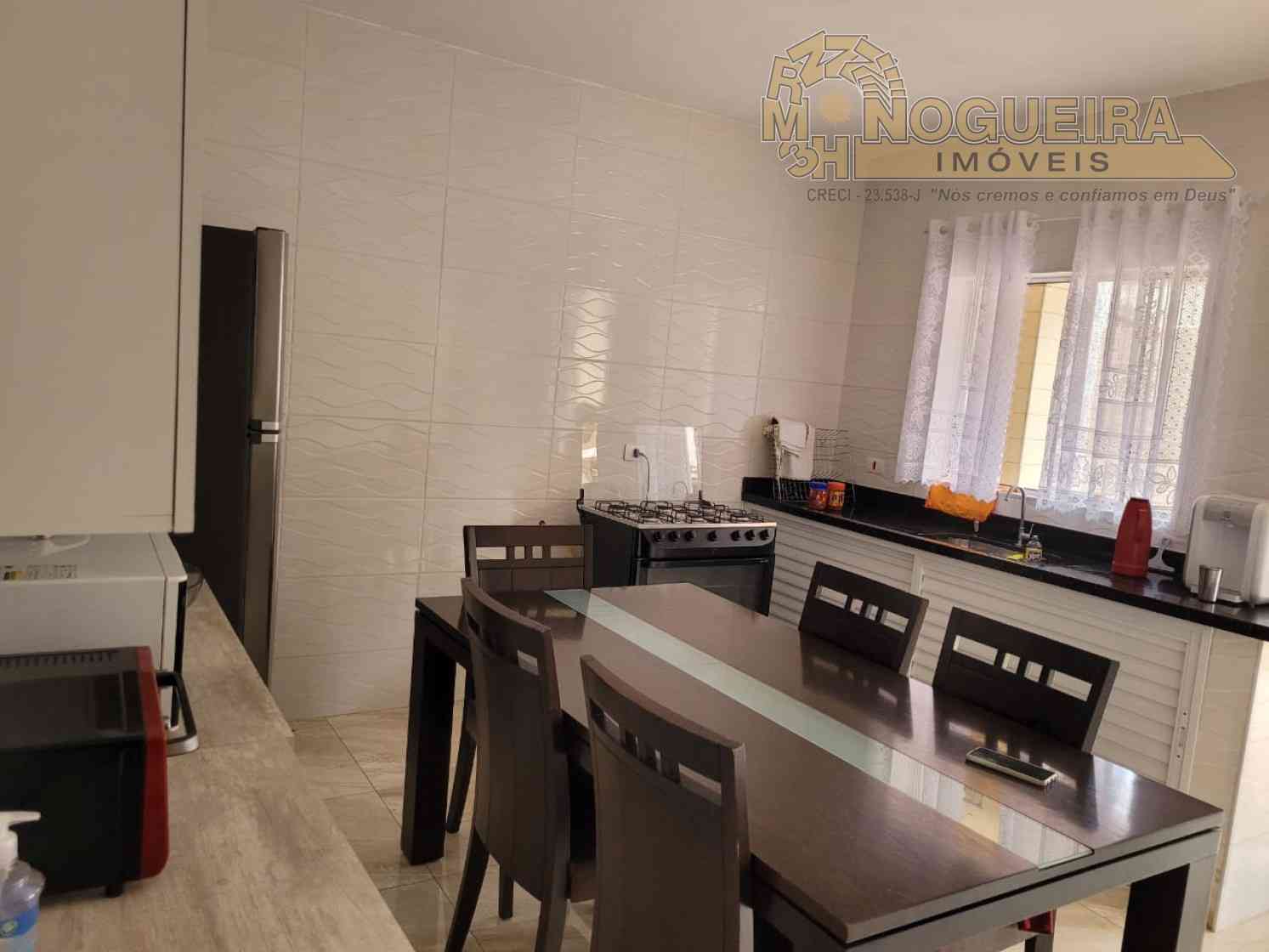 Otima casa assobrada com piscina no Jardim das Nações