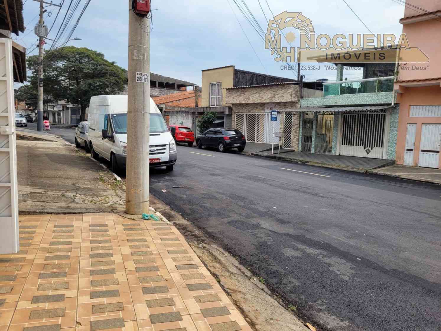 Otima casa assobrada com piscina no Jardim das Nações