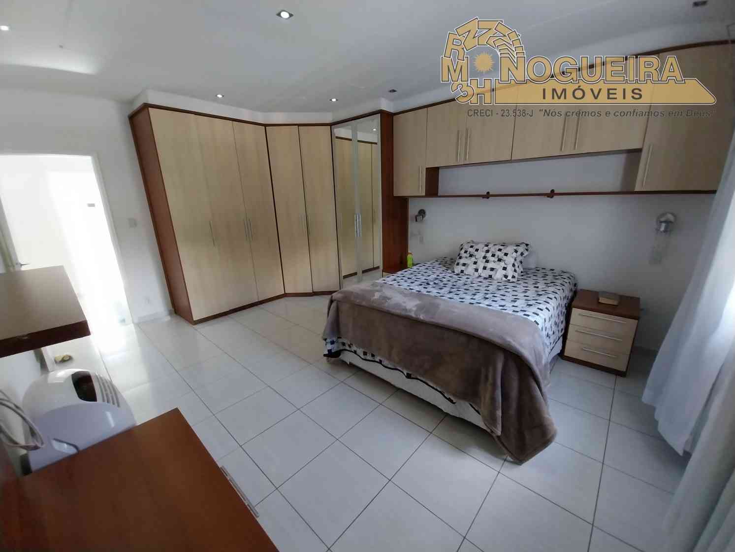 Sobrado 2 Dormitórios c/ 1 Suíte - Vila Galvão