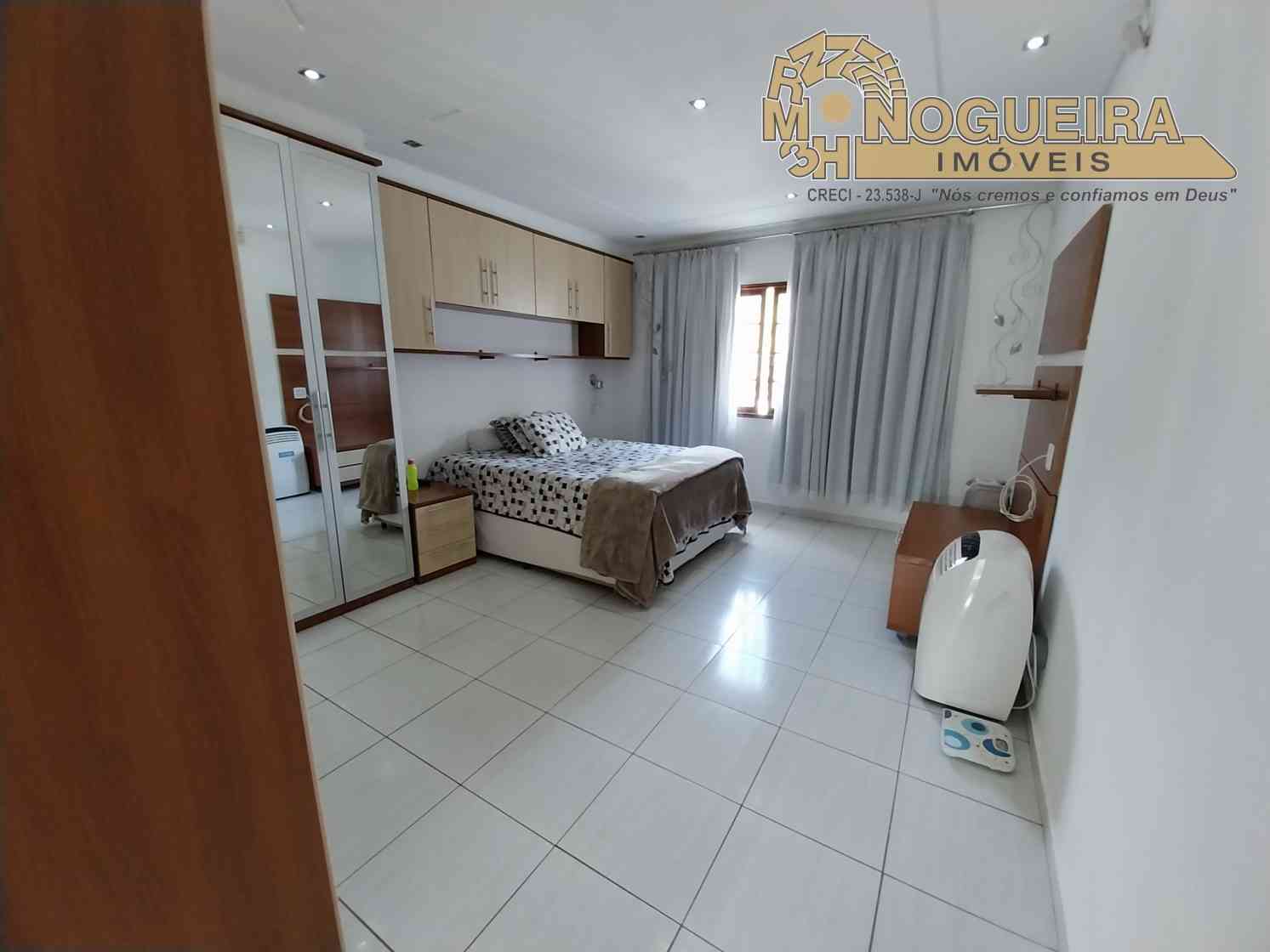 Sobrado 2 Dormitórios c/ 1 Suíte - Vila Galvão