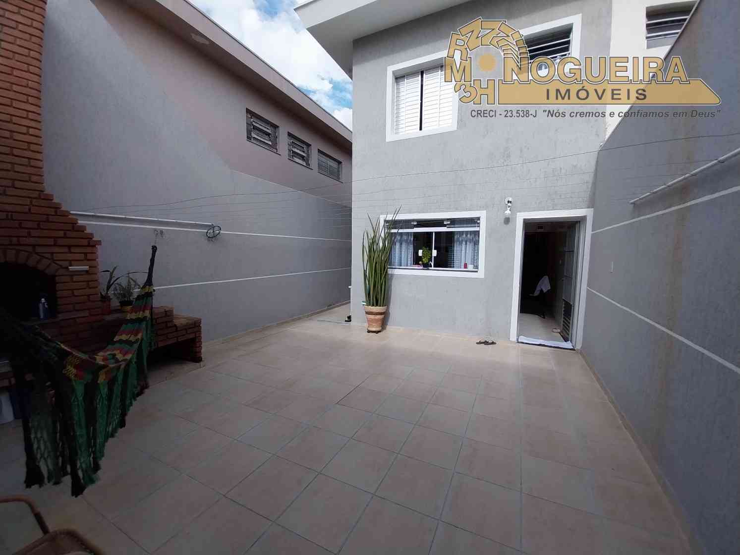 Sobrado 2 Dormitórios c/ 1 Suíte - Vila Galvão