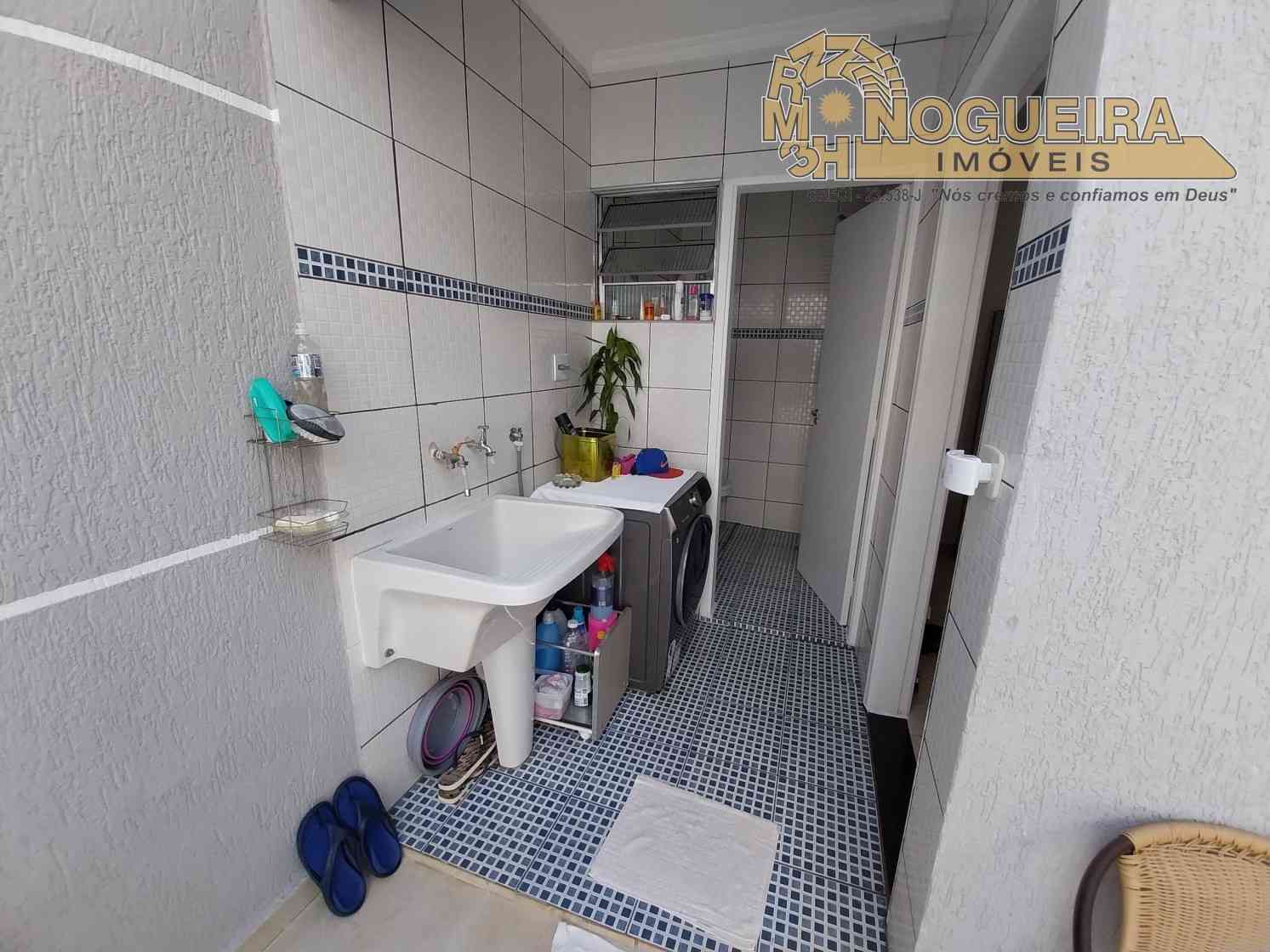 Sobrado 2 Dormitórios c/ 1 Suíte - Vila Galvão