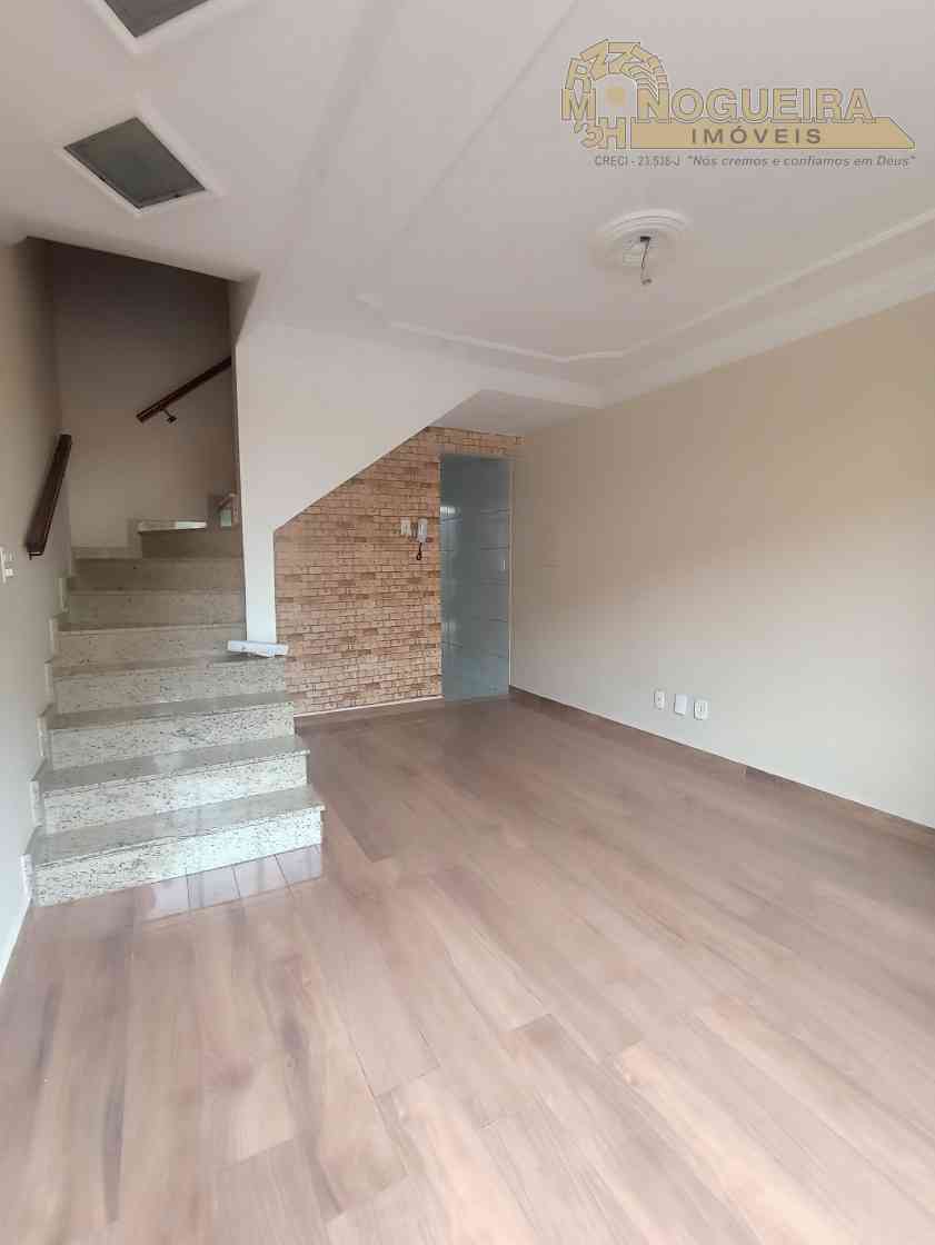 Sobrado Condomínio fechado com 2 Suítes