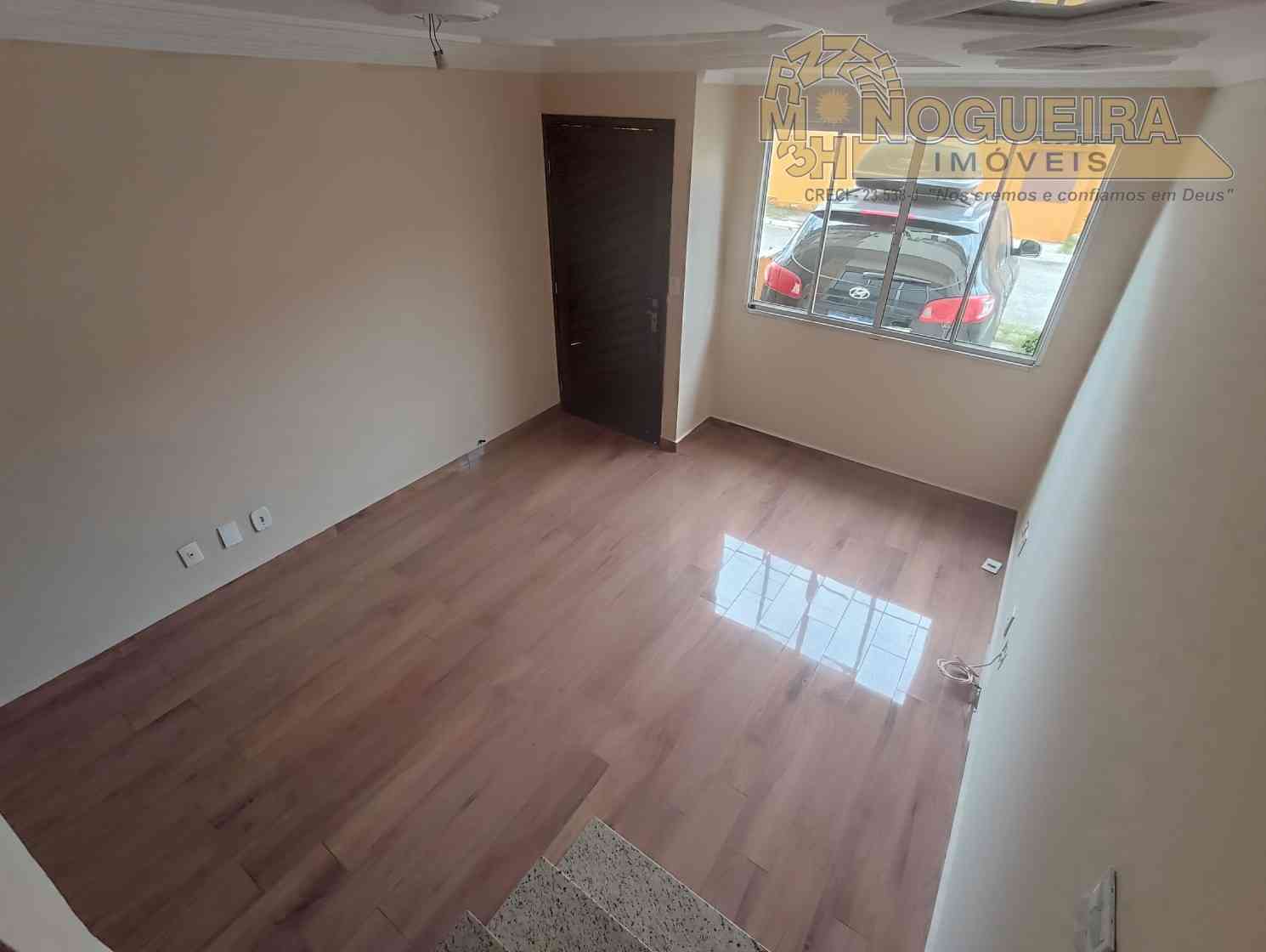 Sobrado Condomínio fechado com 2 Suítes