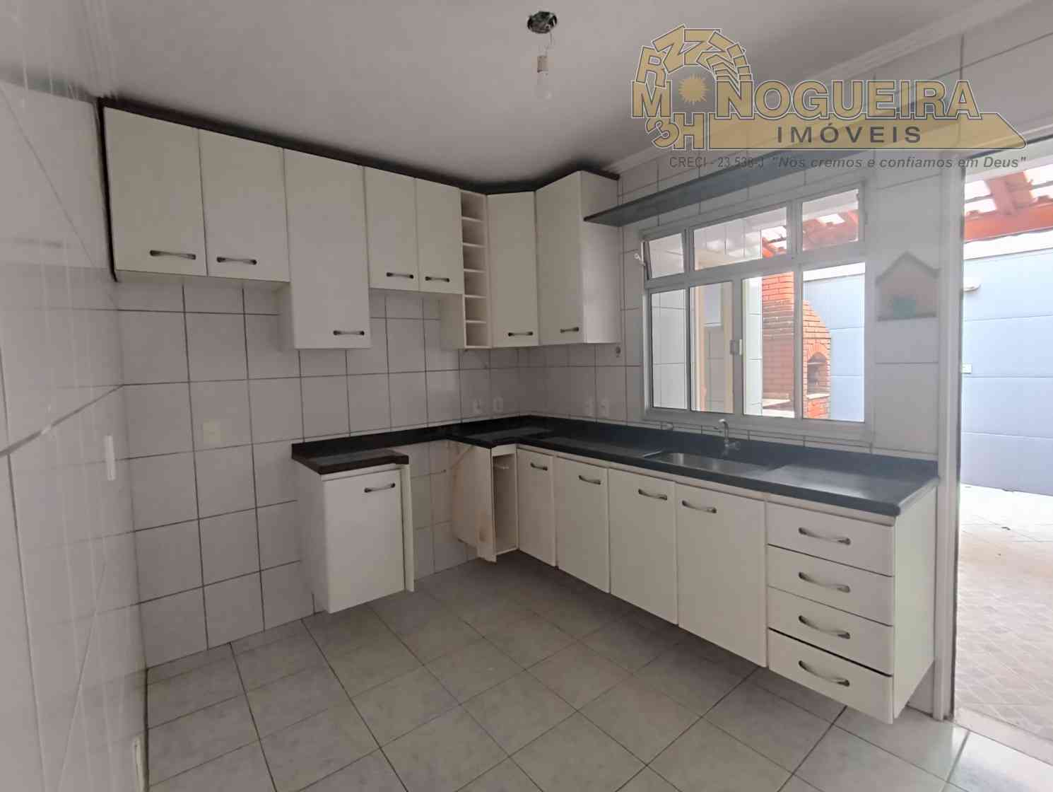 Sobrado Condomínio fechado com 2 Suítes