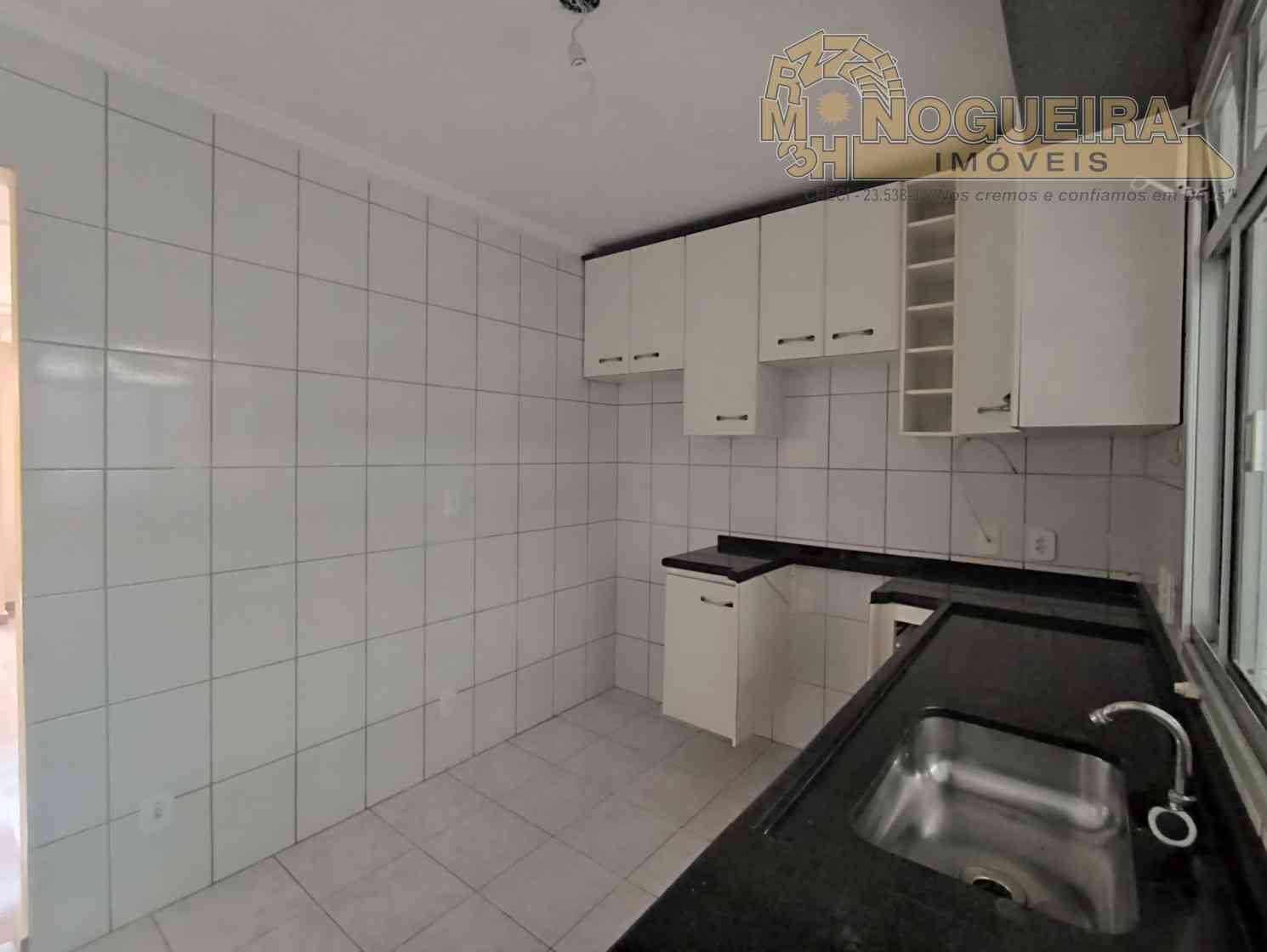 Sobrado Condomínio fechado com 2 Suítes