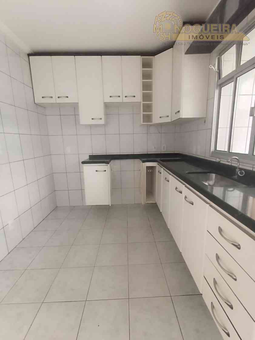 Sobrado Condomínio fechado com 2 Suítes