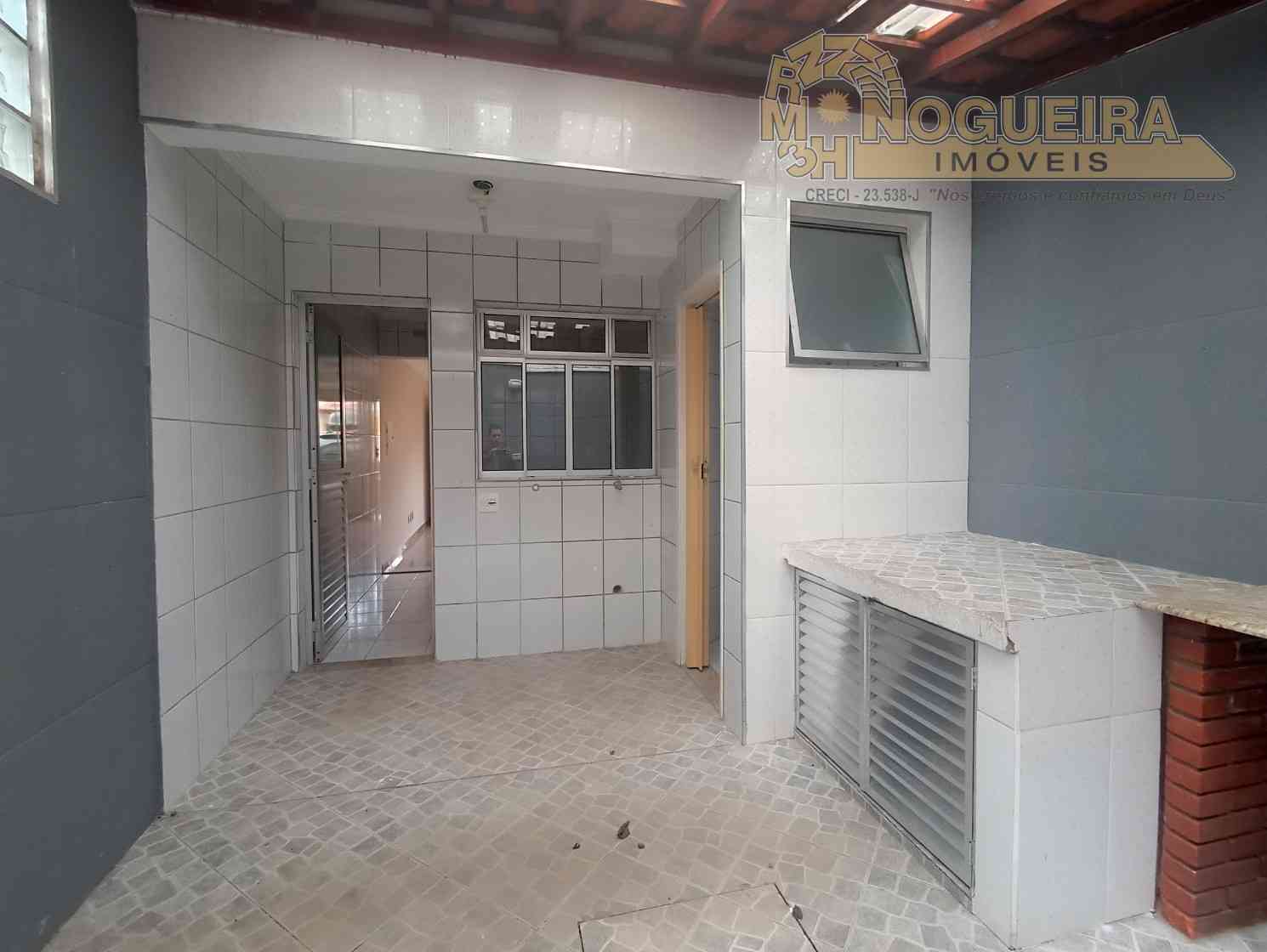 Sobrado Condomínio fechado com 2 Suítes