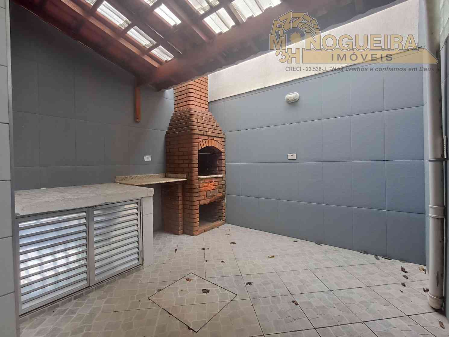 Sobrado Condomínio fechado com 2 Suítes