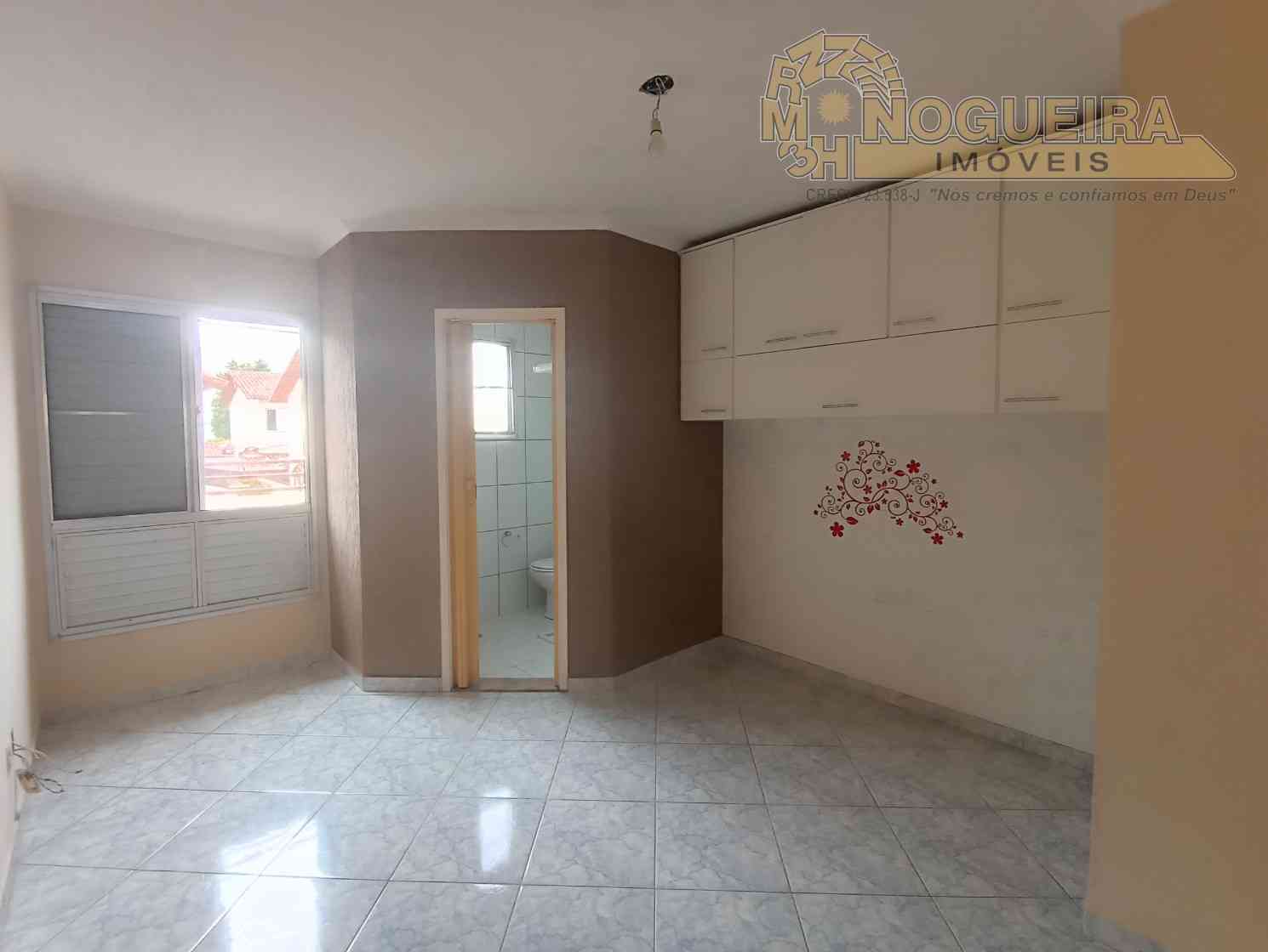 Sobrado Condomínio fechado com 2 Suítes