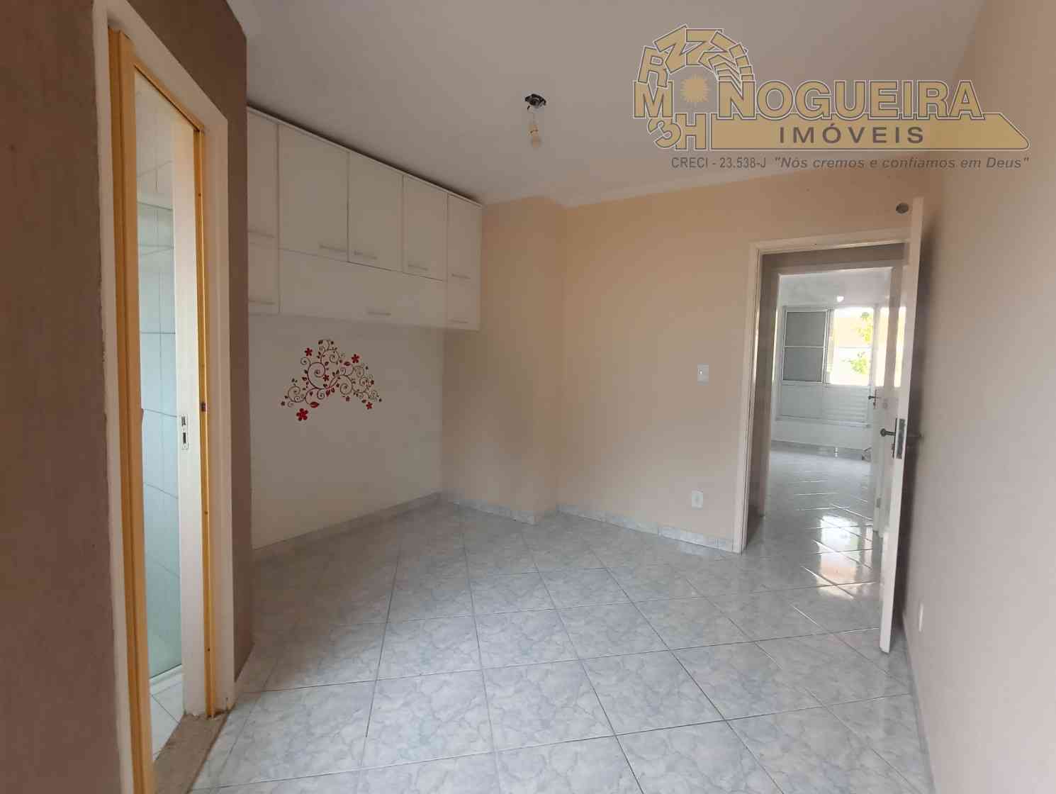 Sobrado Condomínio fechado com 2 Suítes