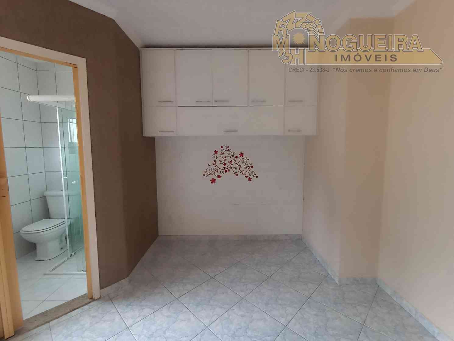 Sobrado Condomínio fechado com 2 Suítes