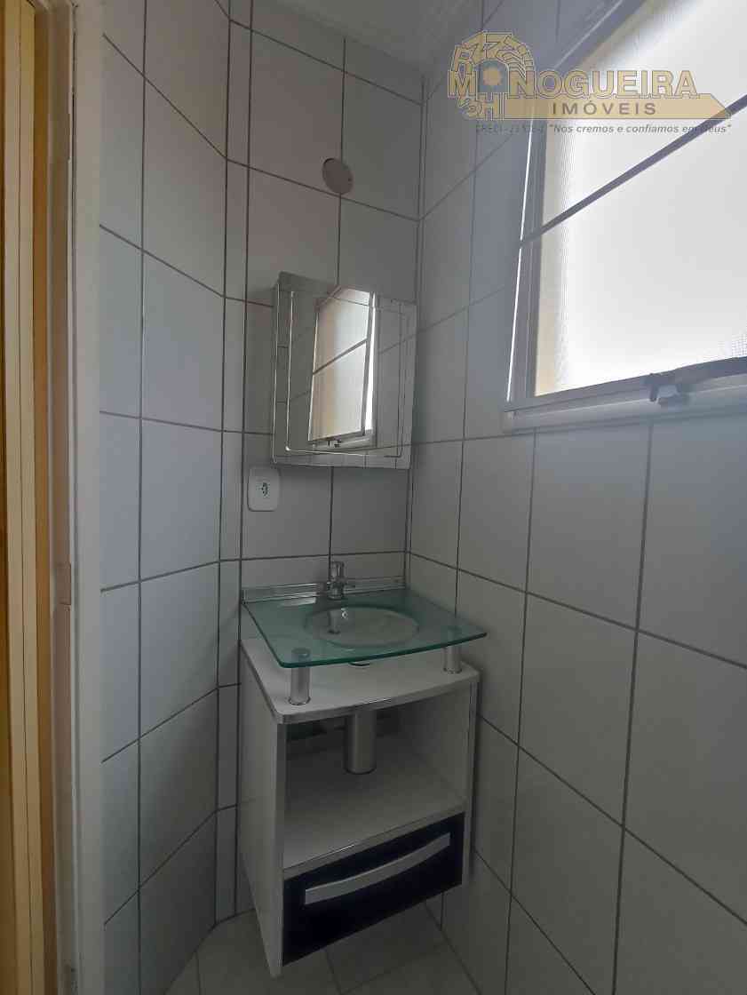 Sobrado Condomínio fechado com 2 Suítes