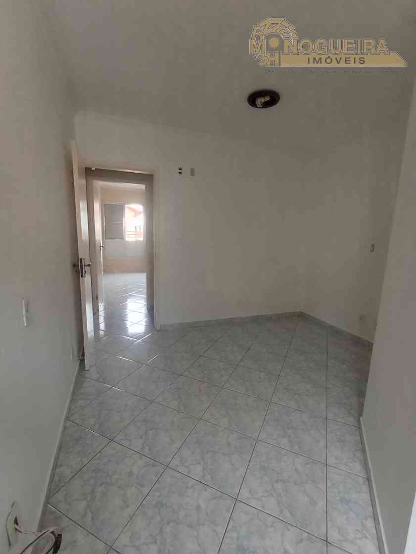 Sobrado Condomínio fechado com 2 Suítes