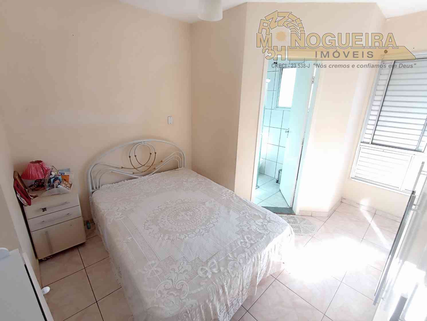 Sobrado em condomínio fechado com 2 suítes