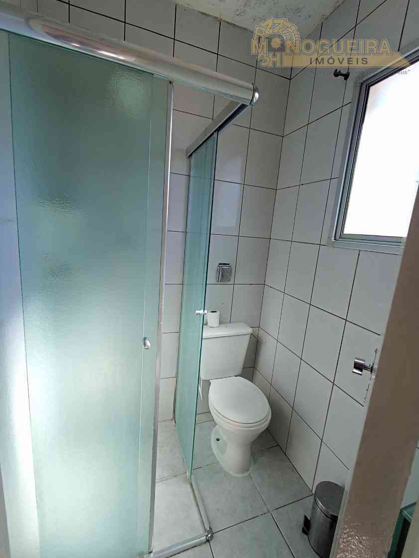 Sobrado em condomínio fechado com 2 suítes