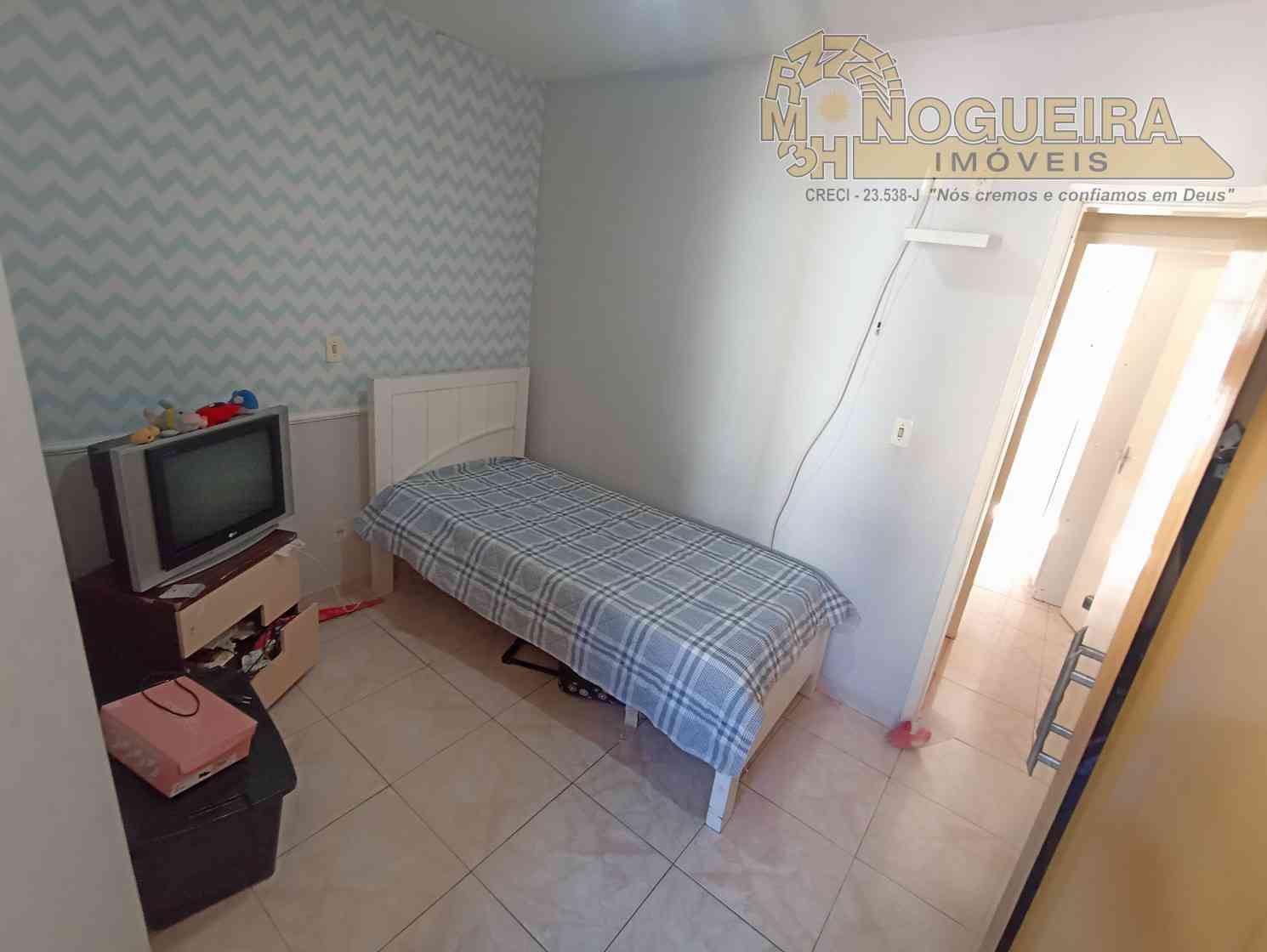 Sobrado em condomínio fechado com 2 suítes