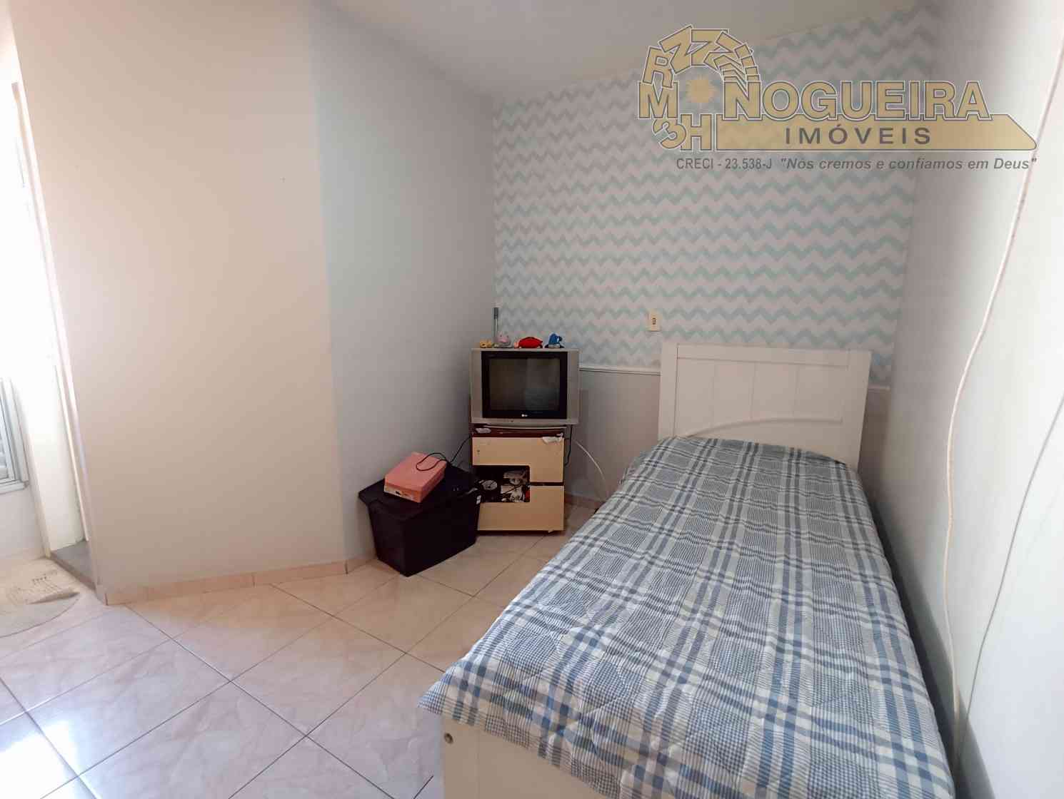 Sobrado em condomínio fechado com 2 suítes