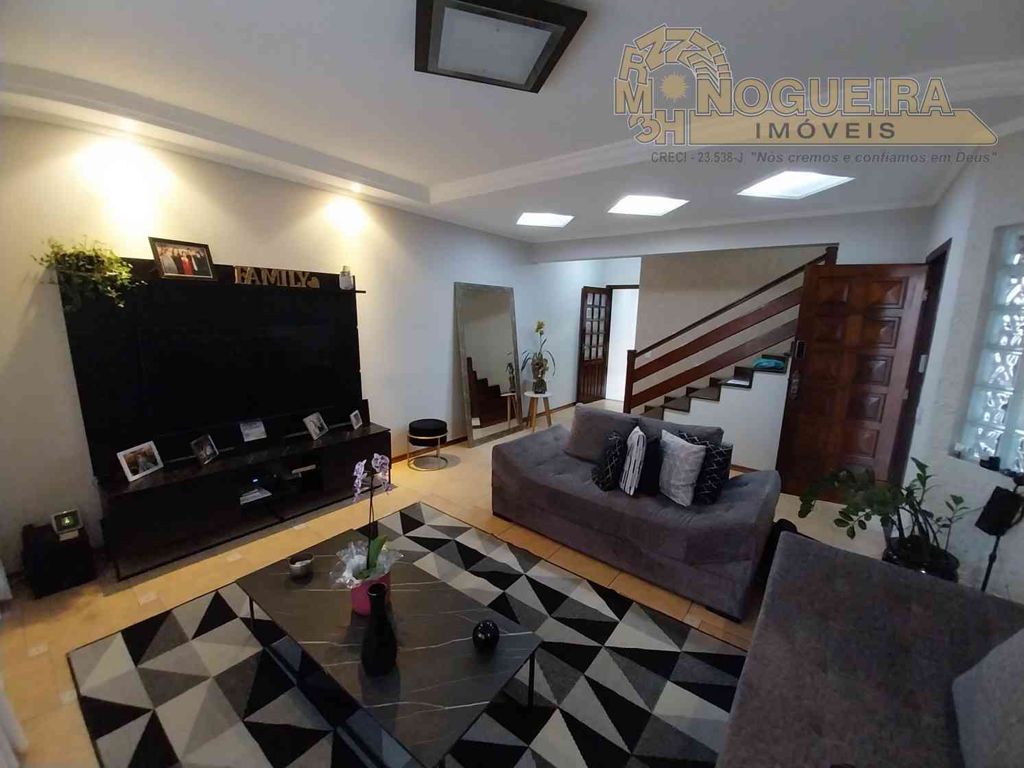 Sobrado 3 Dormitórios c/ 1 Suíte - Jardim Bom Clima