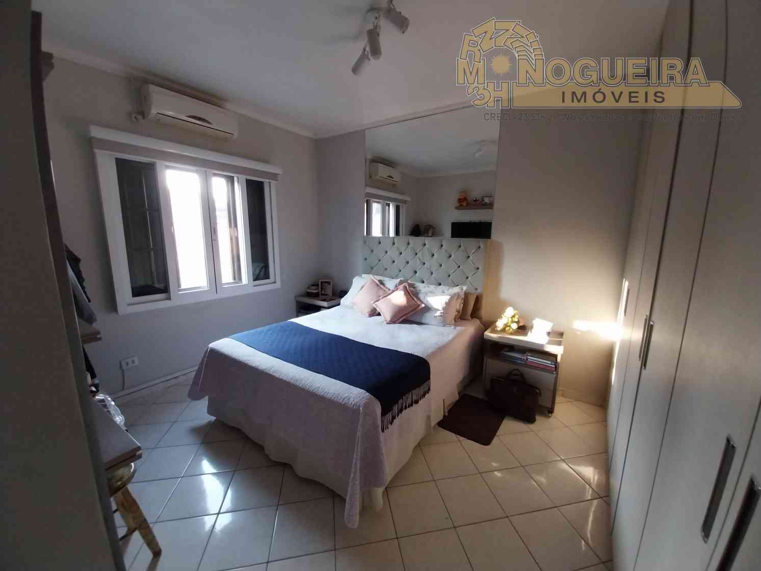 Sobrado 3 Dormitórios c/ 1 Suíte - Jardim Bom Clima