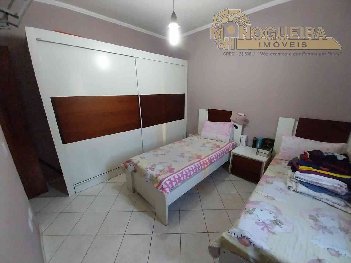 Sobrado 3 Dormitórios c/ 1 Suíte - Jardim Bom Clima