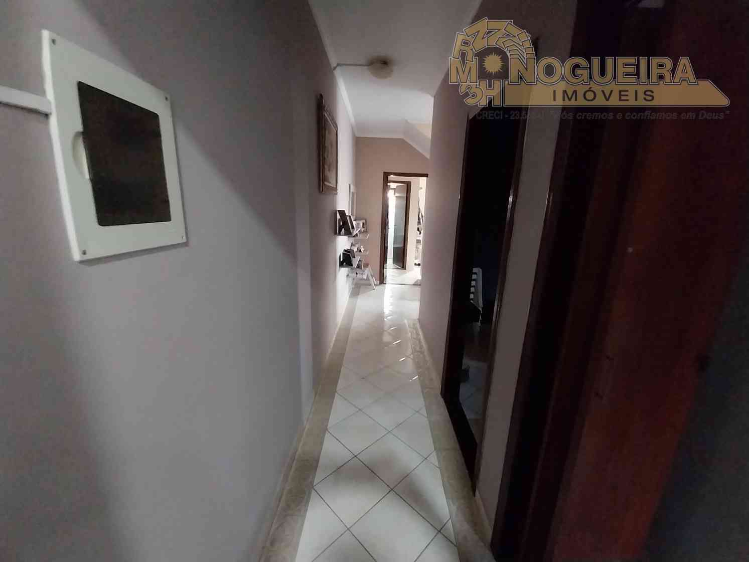 Sobrado 3 Dormitórios c/ 1 Suíte - Jardim Bom Clima