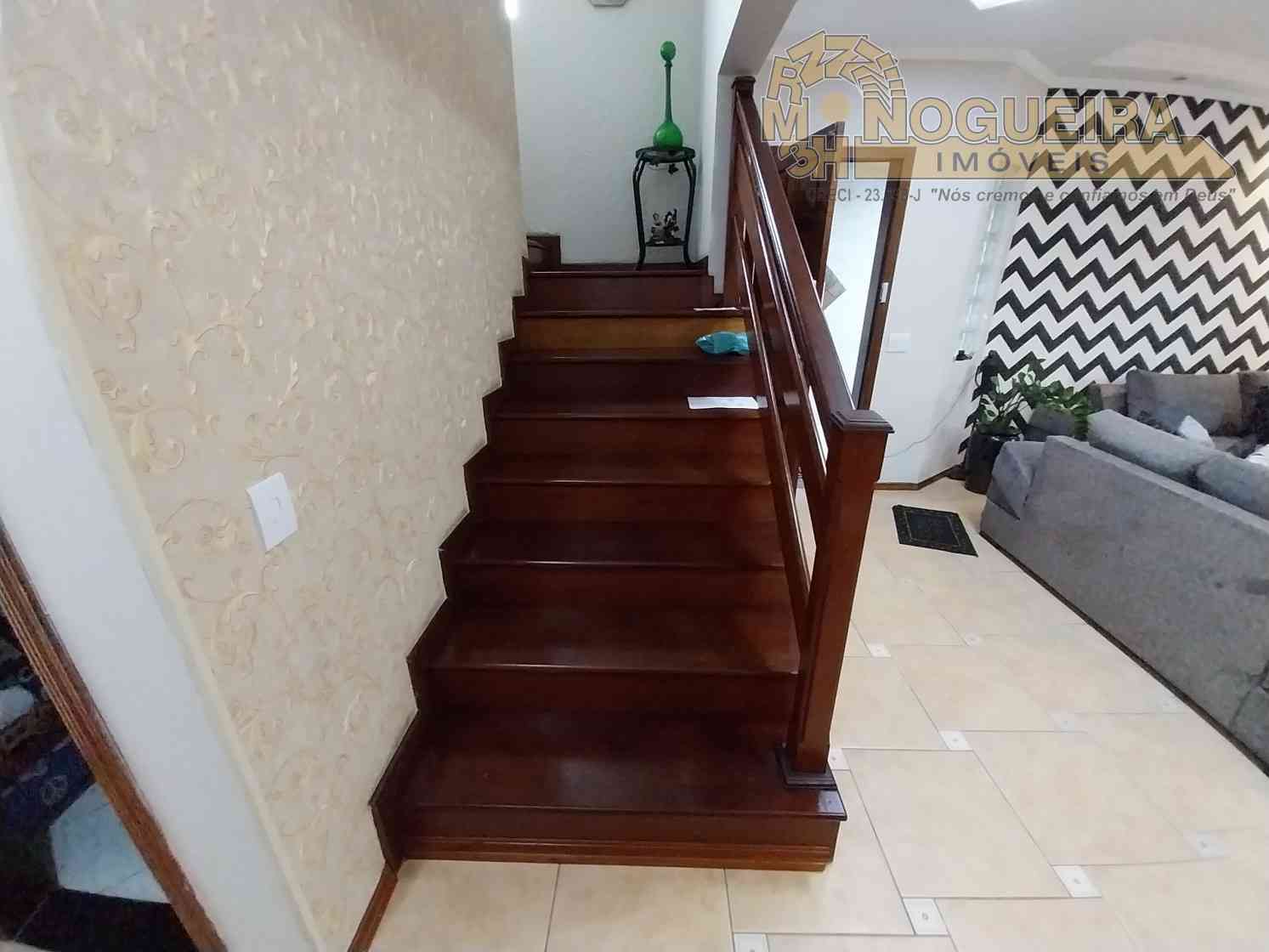 Sobrado 3 Dormitórios c/ 1 Suíte - Jardim Bom Clima