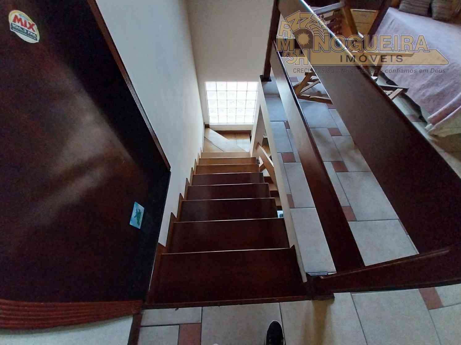 Sobrado 3 Dormitórios c/ 1 Suíte - Jardim Bom Clima