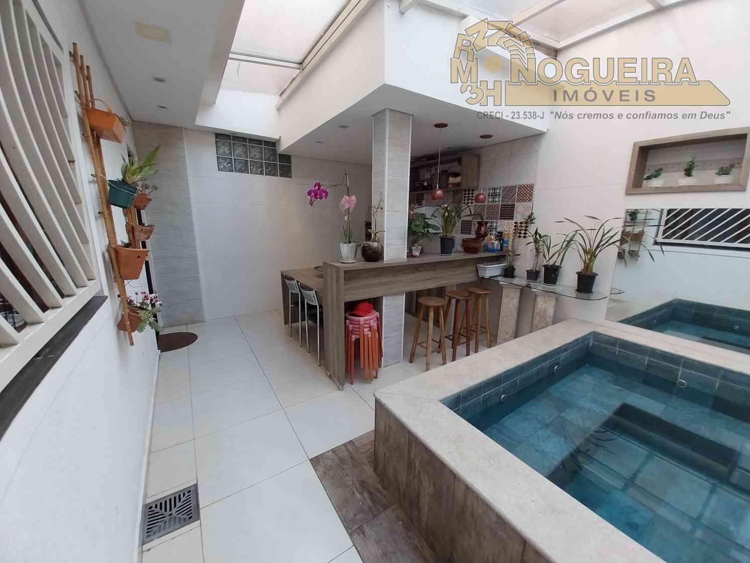 Sobrado 3 Dormitórios c/ 1 Suíte - Jardim Bom Clima