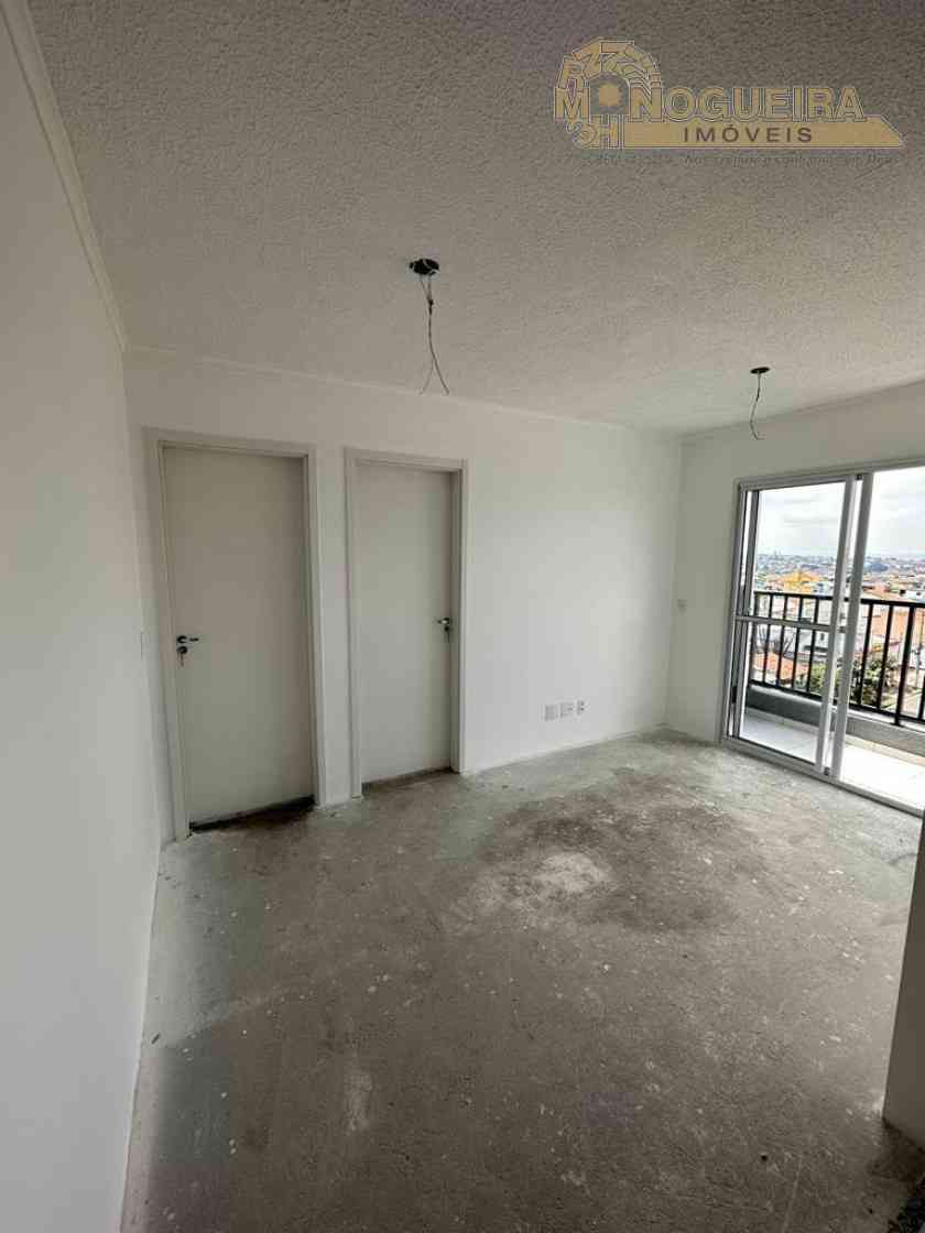 Apatamento no Jardim Adriana com 2 dormts