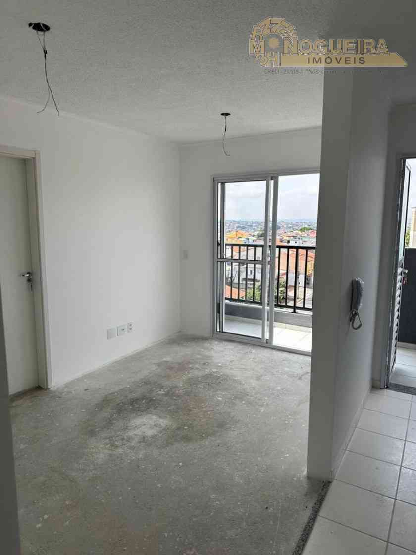 Apatamento no Jardim Adriana com 2 dormts