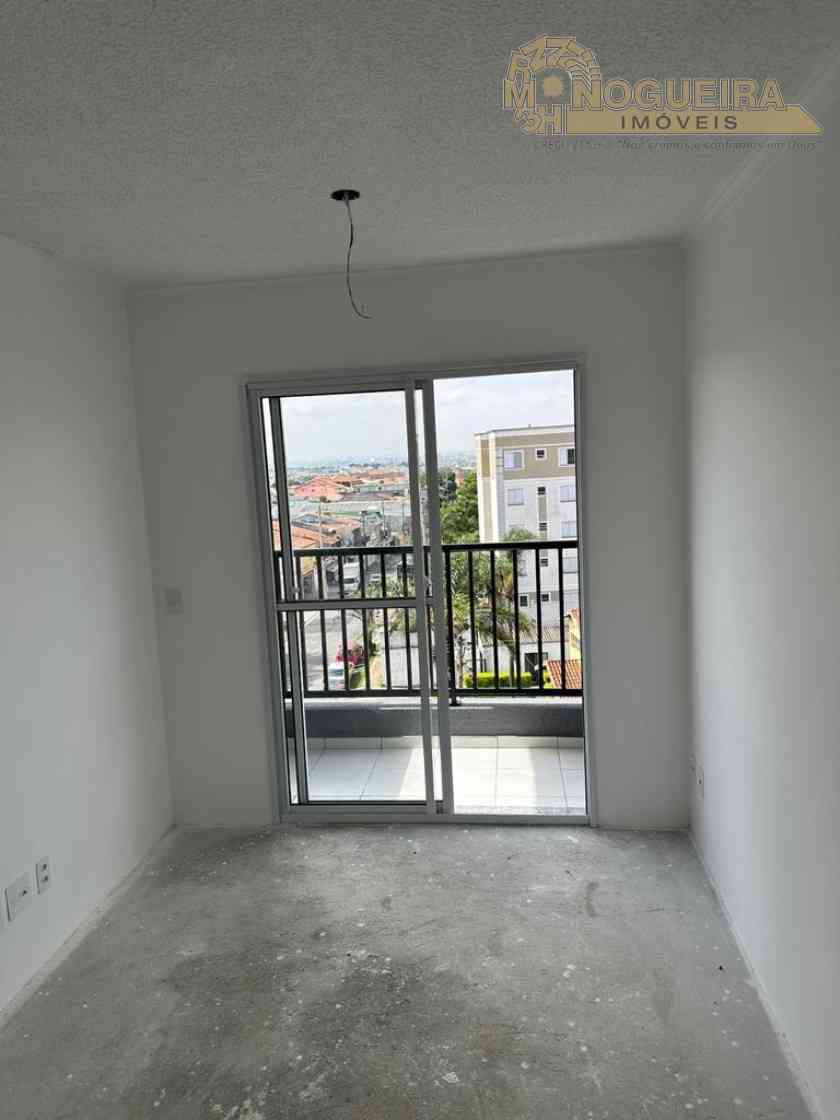 Apatamento no Jardim Adriana com 2 dormts