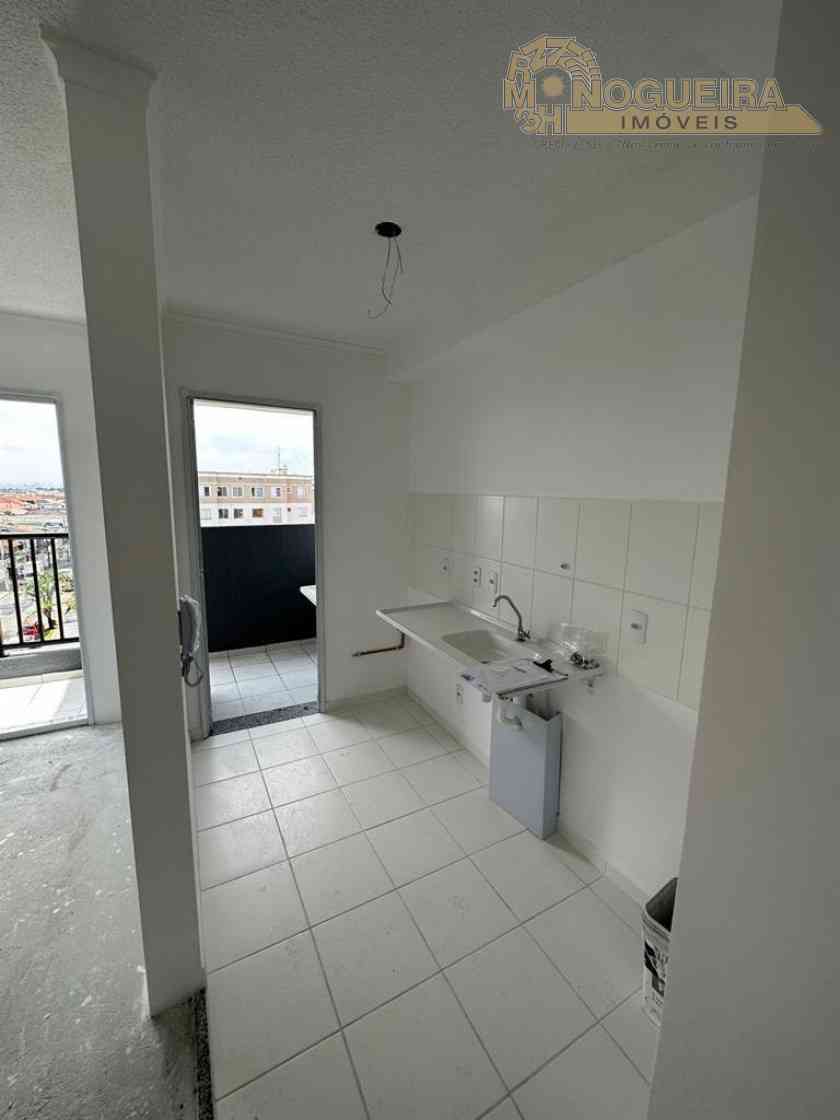 Apatamento no Jardim Adriana com 2 dormts