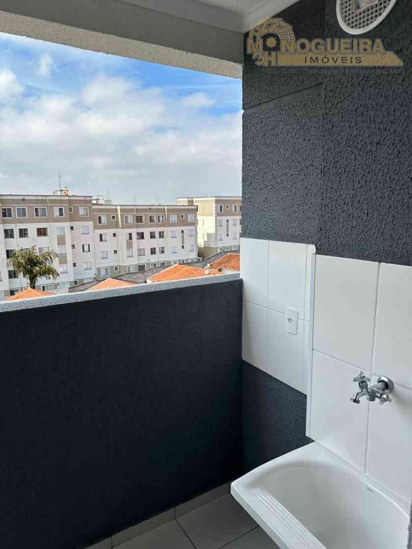 Apatamento no Jardim Adriana com 2 dormts