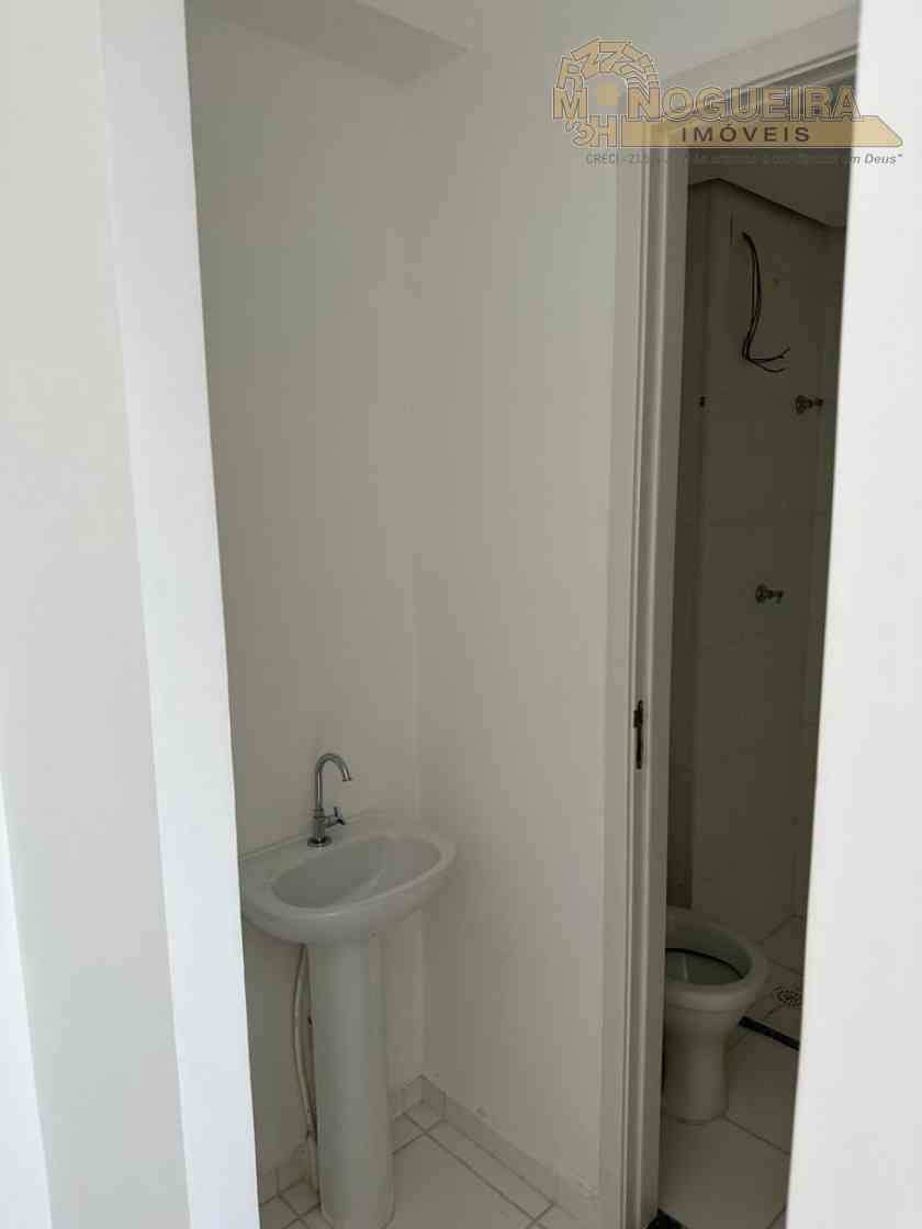 Apatamento no Jardim Adriana com 2 dormts