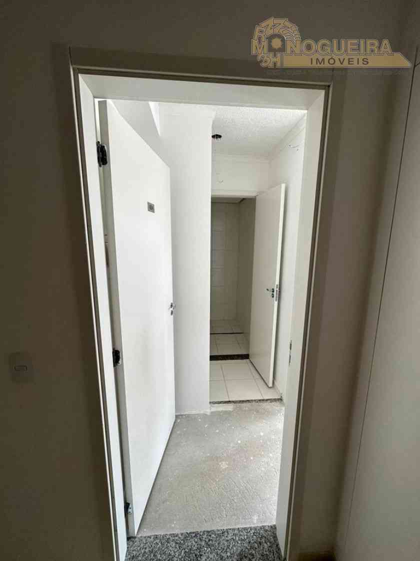 Apatamento no Jardim Adriana com 2 dormts